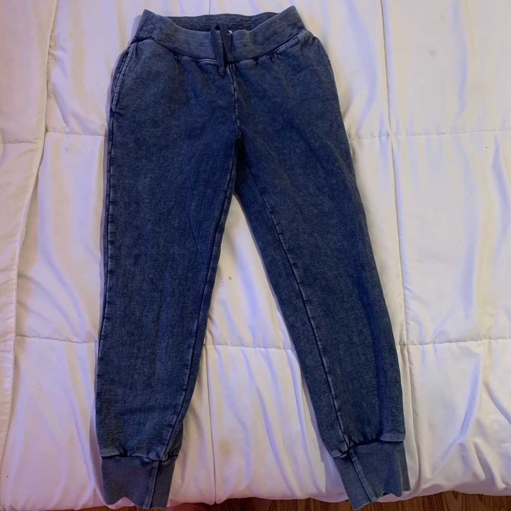 Aritzia distressed joggers (the perfect jogger)